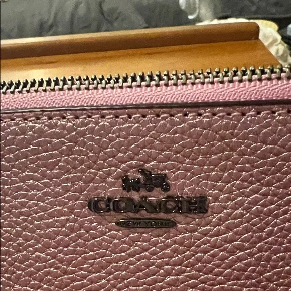 Coach Metallic Pink Wristlet NWOT - Picture 9 of 10